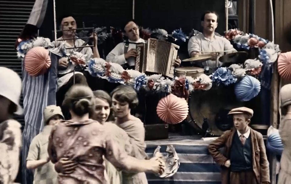 DANS LES BALS POPULAIRES : UNE HISTOIRE DE LA FRANCE QUI DANSE